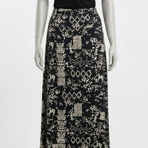 Elegant Black and Cream Patterned Skirt